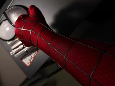 Spider-Man: Fresh Start Gloves - image 1